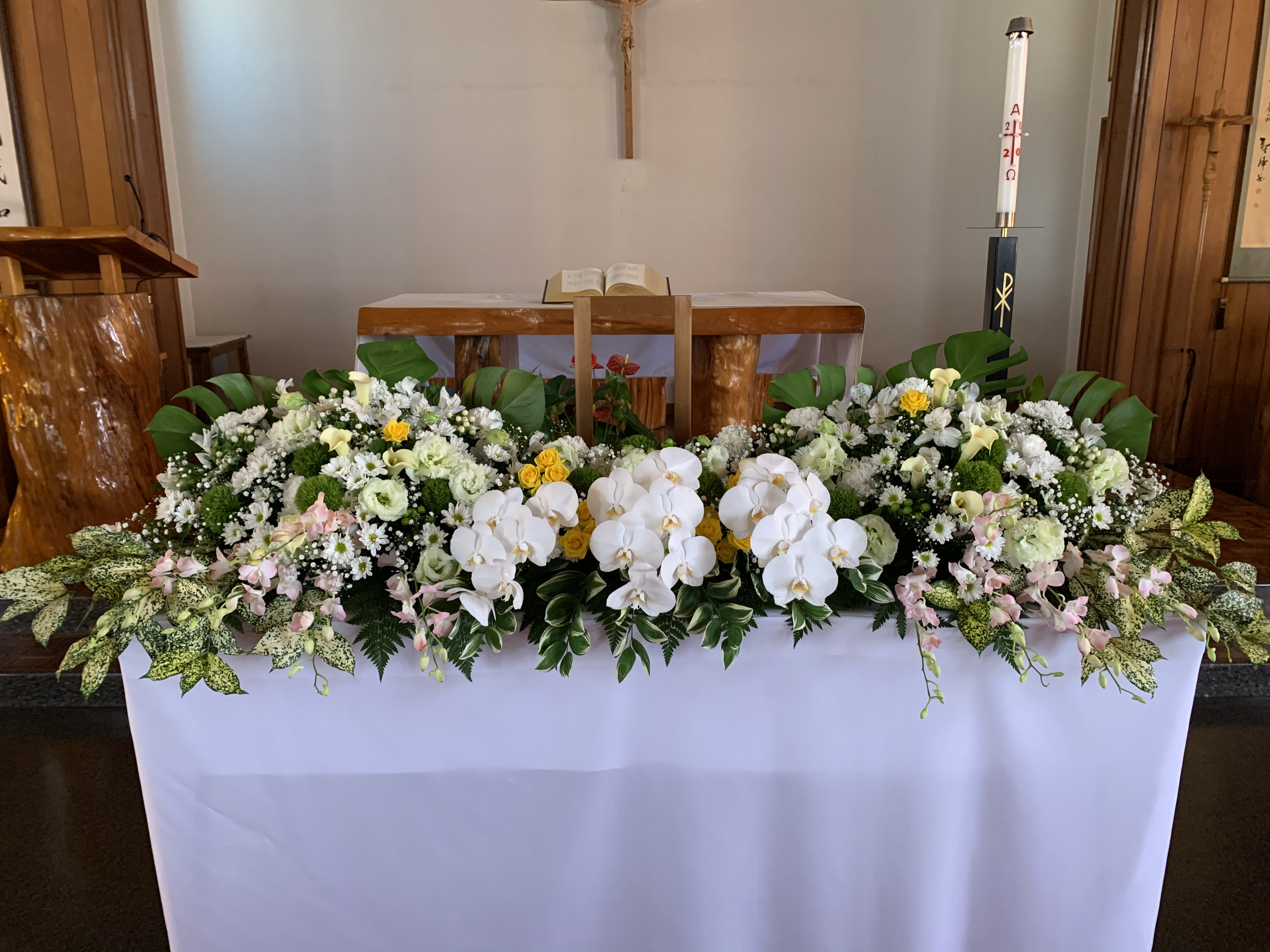 教会にて フラワーアイランド 優華 貸し切り型家族葬